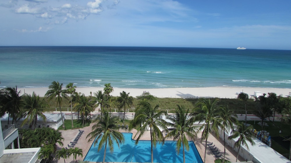 Ocean Front Casablanca Studios with FULL KITCHENS & Beach access By BL Rentals 42/50