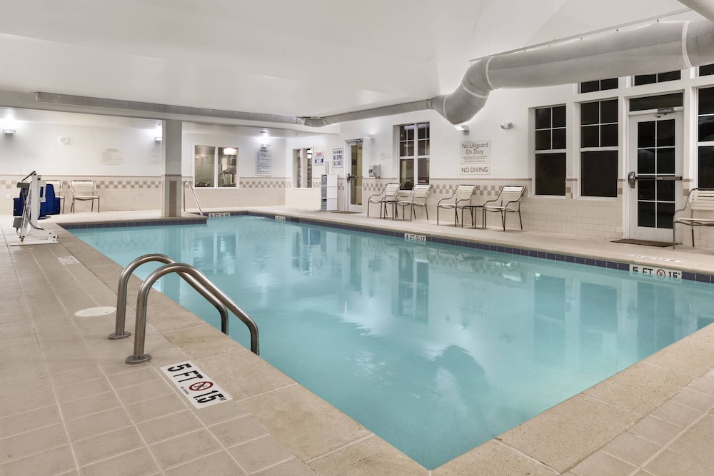 Residence Inn Greensboro Airport 7/51