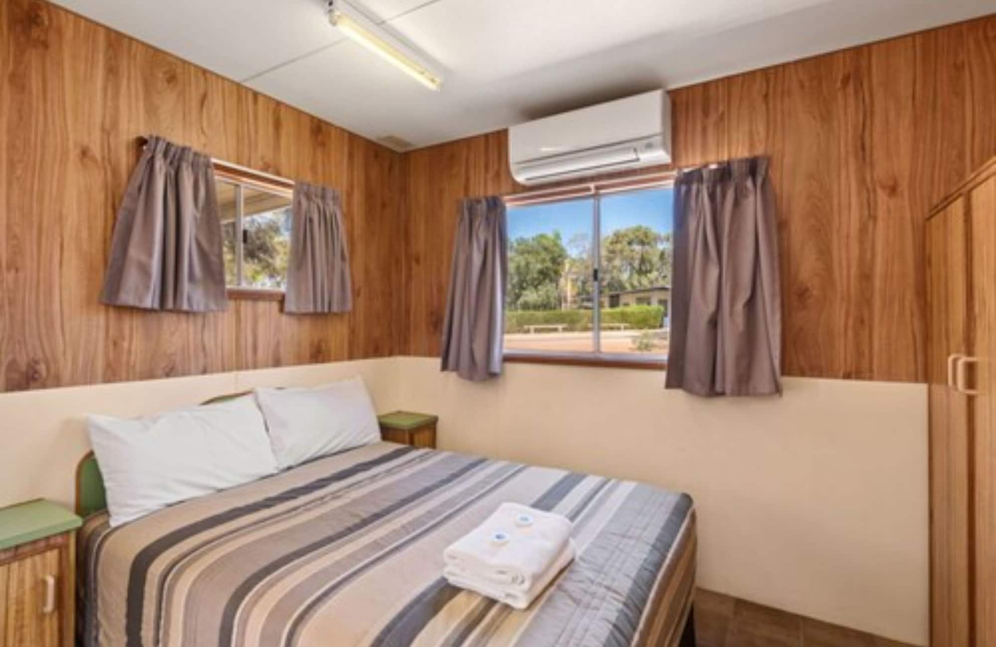 Economy, Studio, Cabin, 1 Double and 2 Bunk Beds, External Bathroom