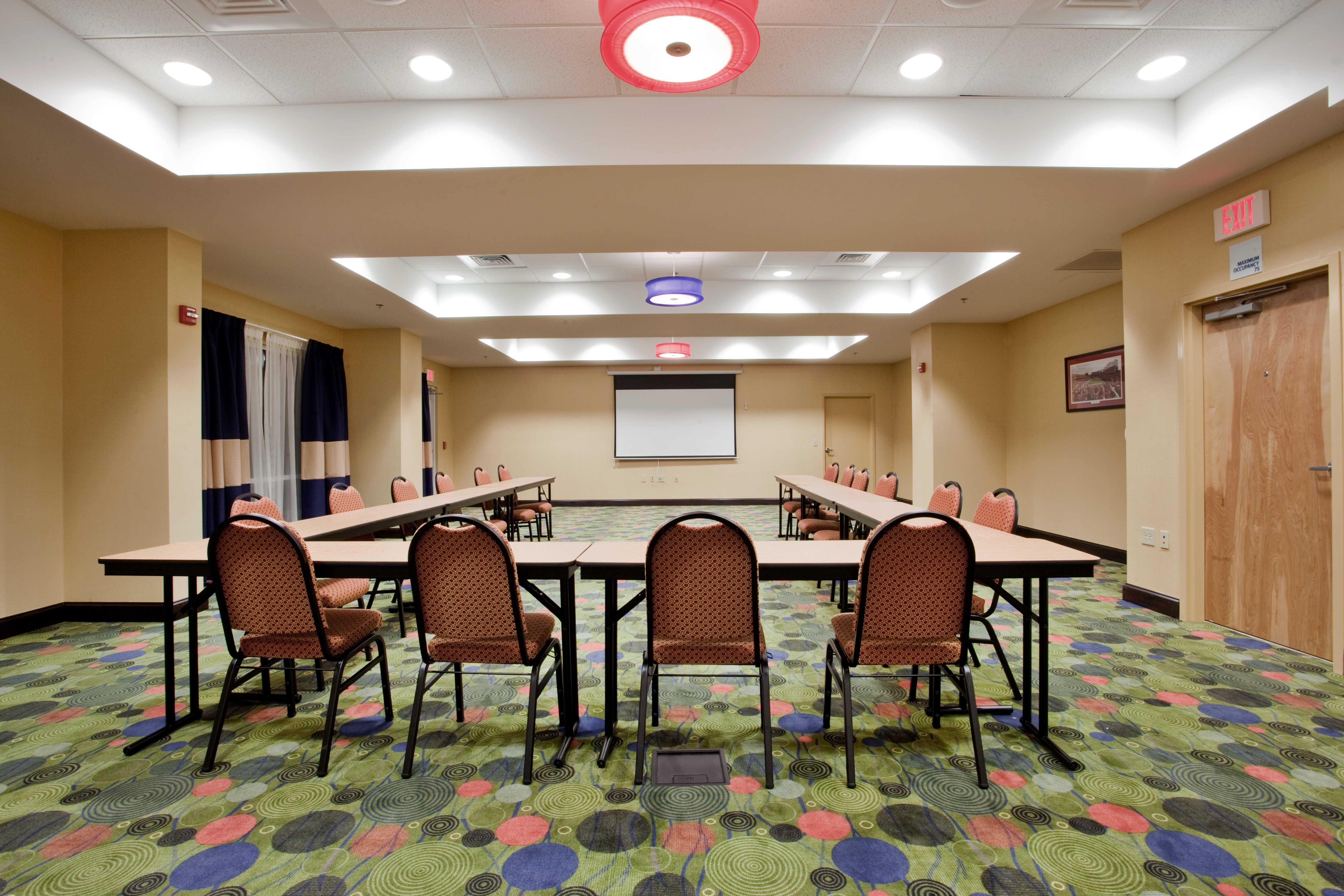 Holiday Inn Express Hotel and Suites Raleigh Sw Nc State 68/80
