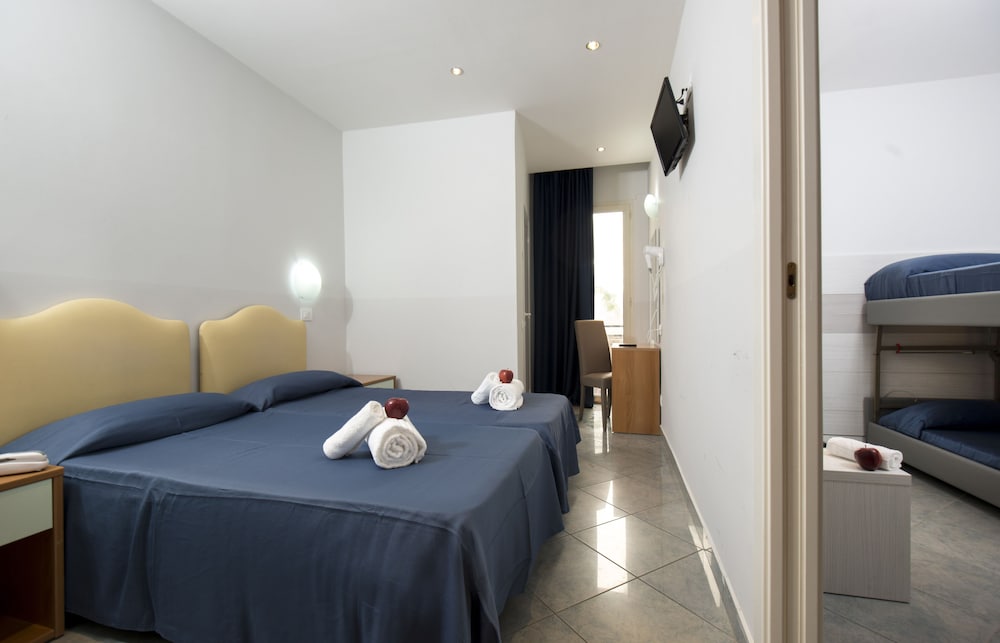 Hotel Scarlet 8/47