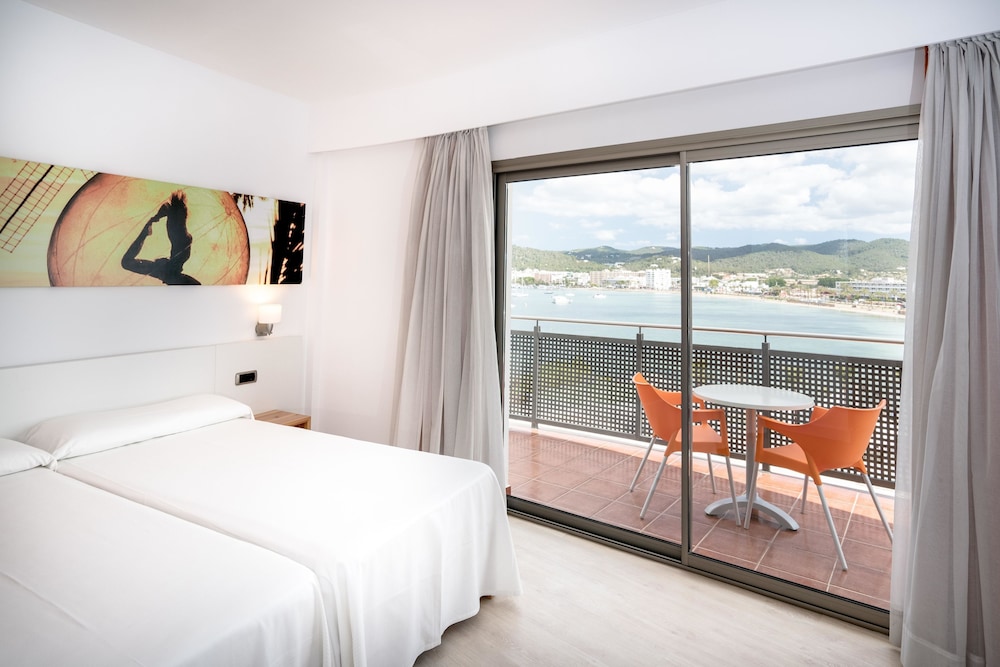 THB Ocean Beach - Adults Only 15/50