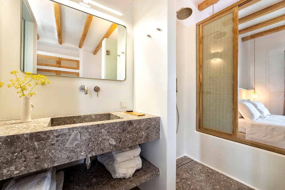 غرفة سوبيريور بسرير كوين بحوض جاكوزي، Anemomylos Residence 4/5