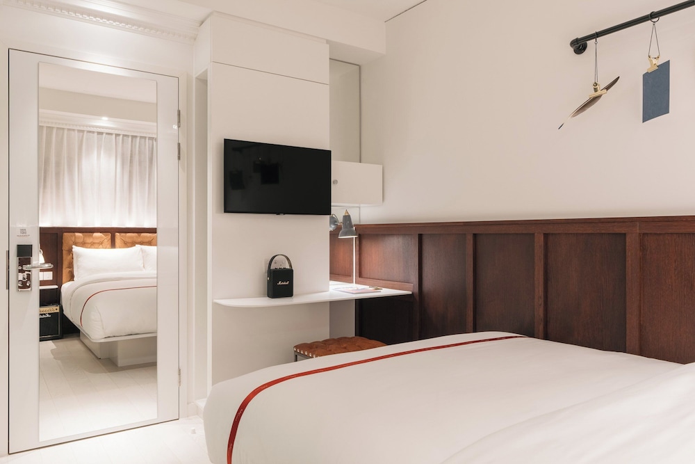 Ruby, Select, Queen Bed