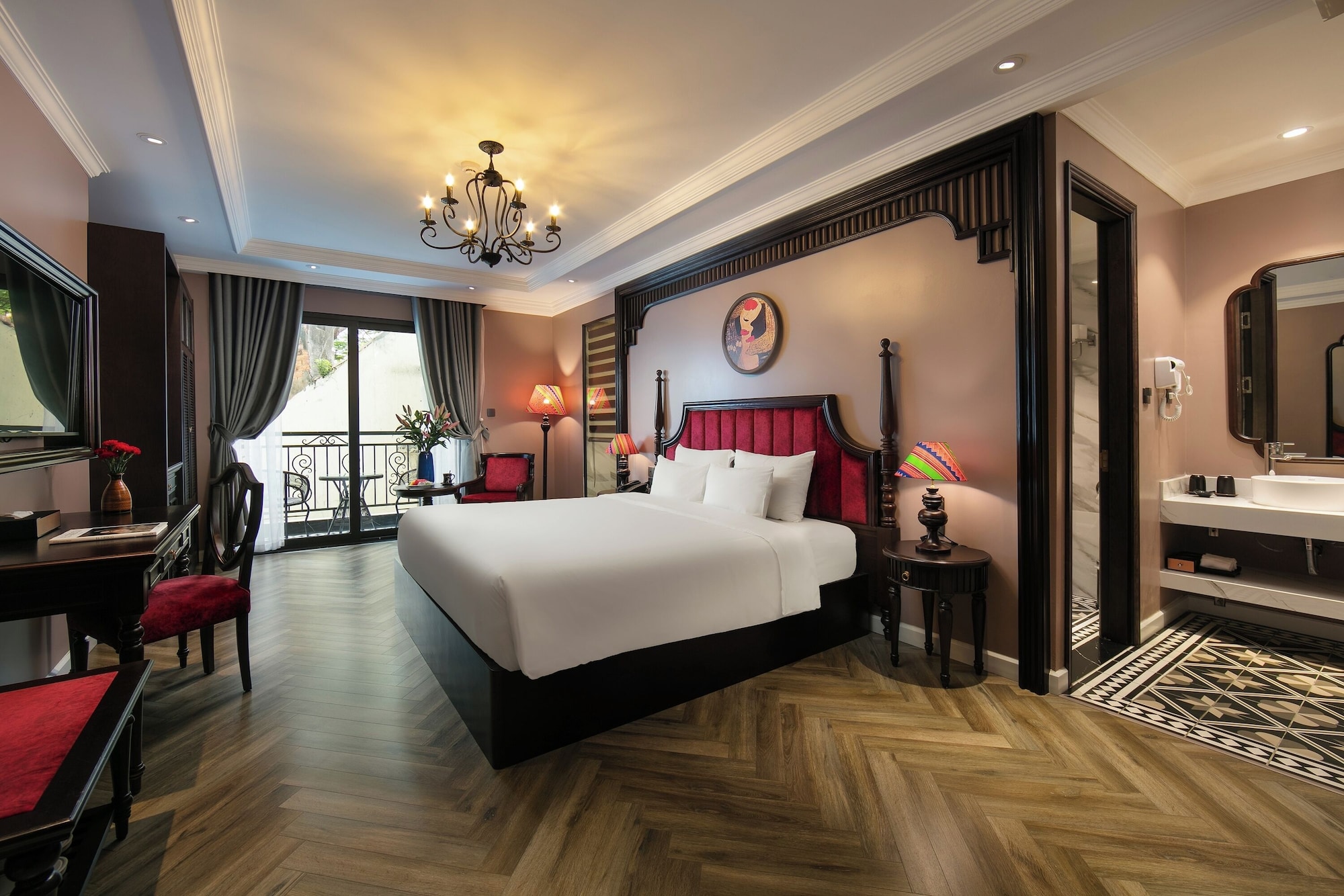 ROYAL, SUITE