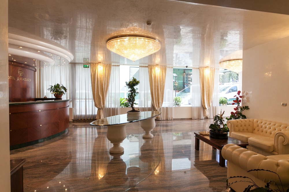 Hotel Ambassador 12/48