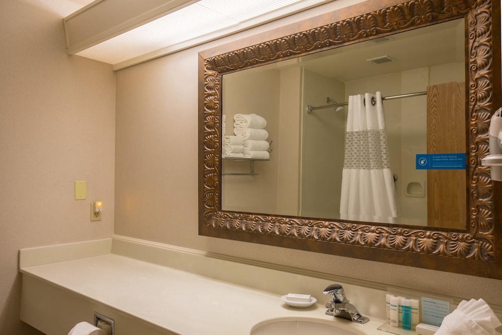 Hampton Inn Eugene 8/51