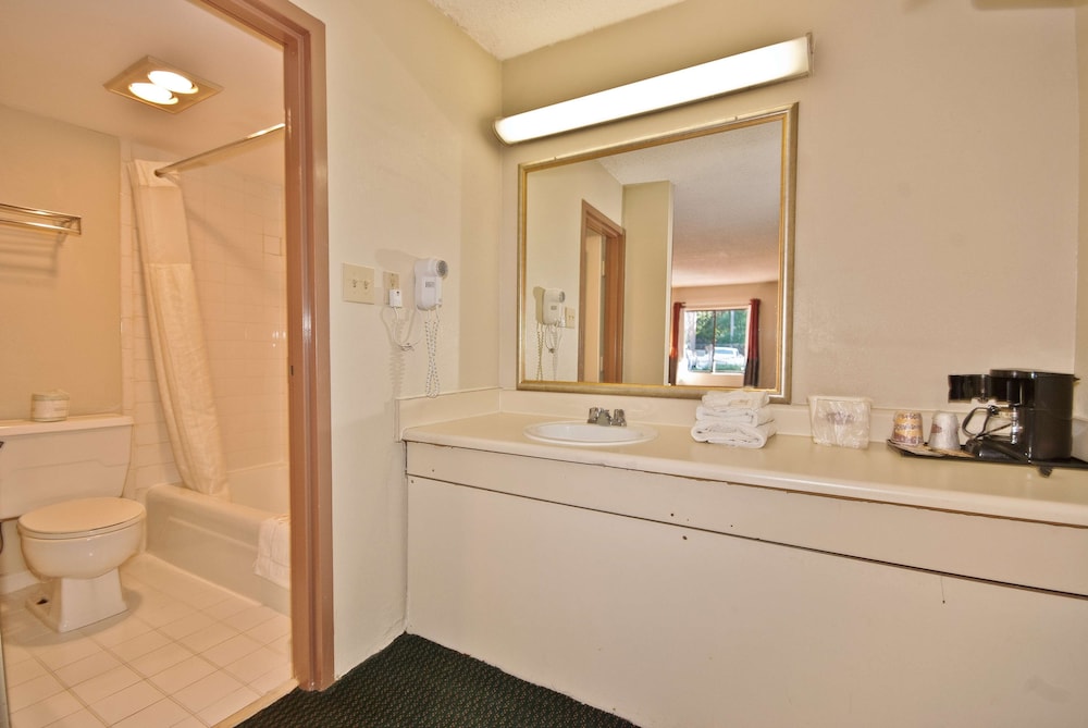 Country Hearth Inn & Suites Marietta 21/43