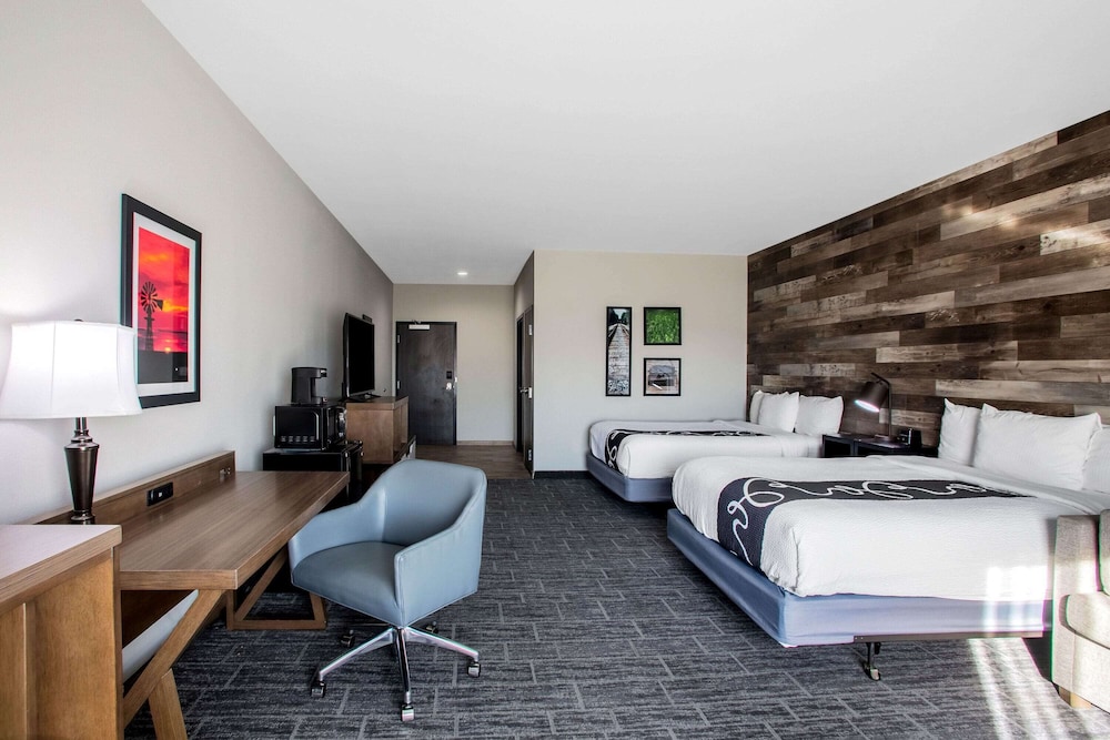 La Quinta Inn Suites By Wyndham Pittsburg 8/51