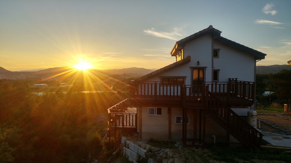 Daegwallyeong Solbawee Log-Housing Pension 1/22