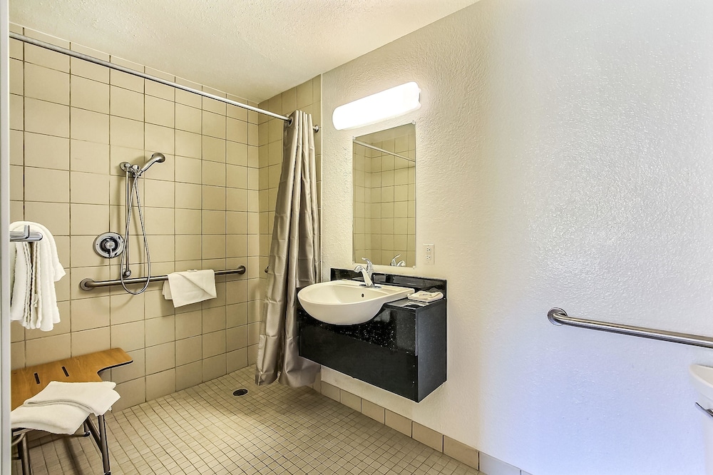 Motel6 Fremont, CA – North 54/58