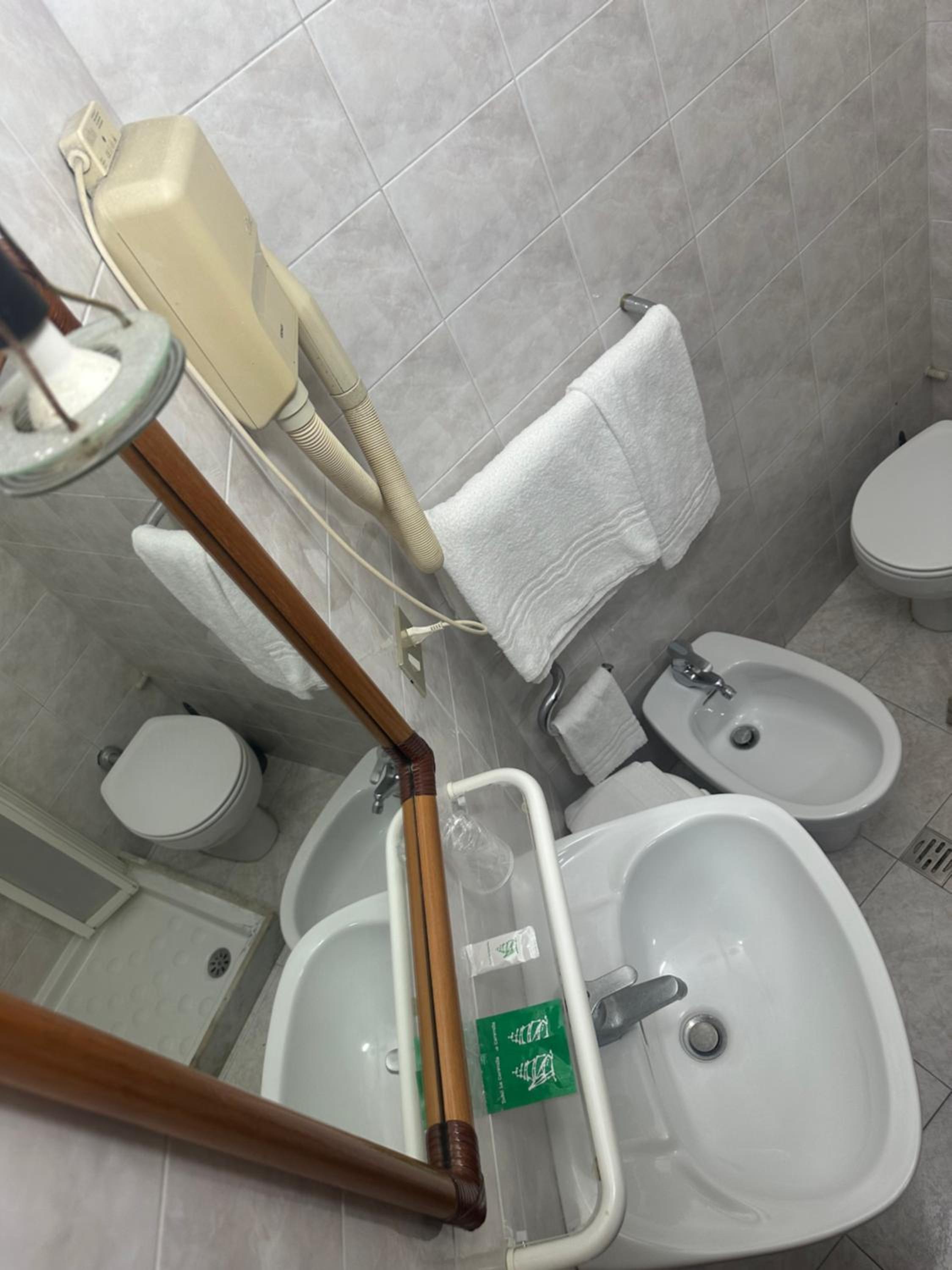 غرفة ثلاثية بسرير كوين وسرير فردي، Hotel La Caravella 8/8