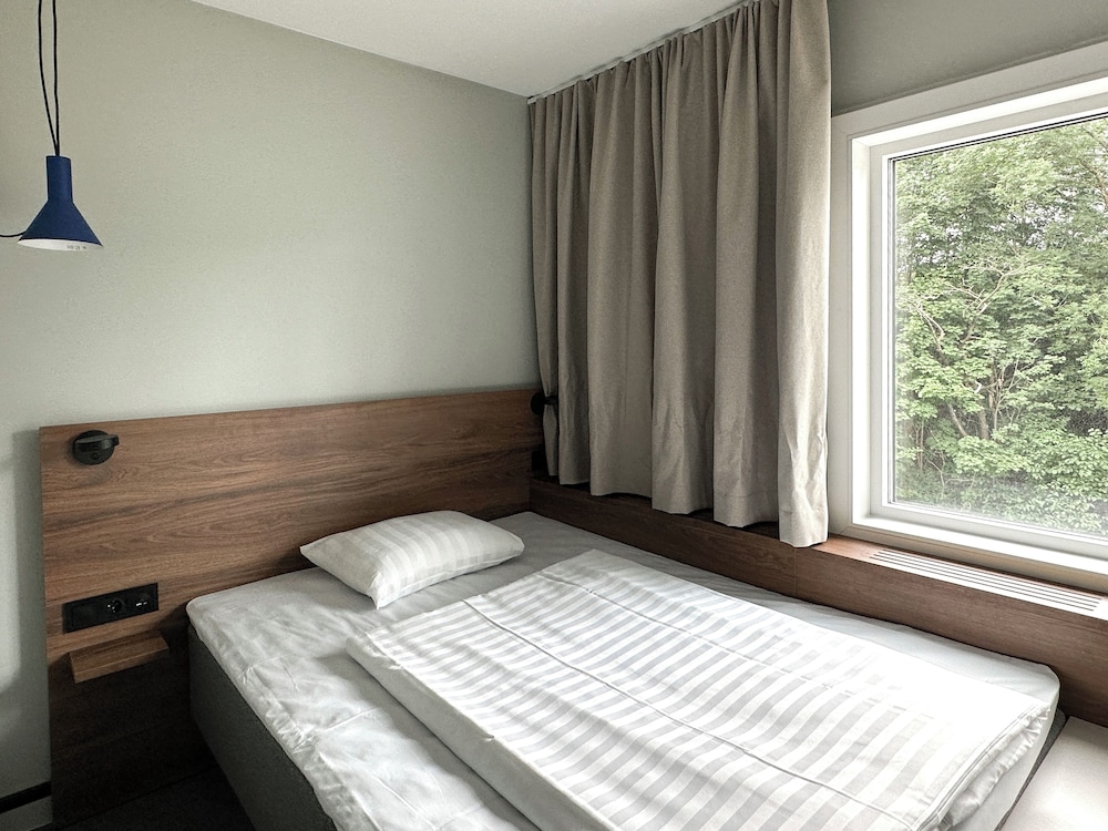 COMPACT, DOUBLE BED