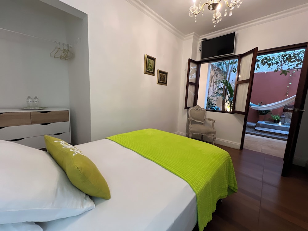 LECLERC HOTEL BOUTIQUE 23/70