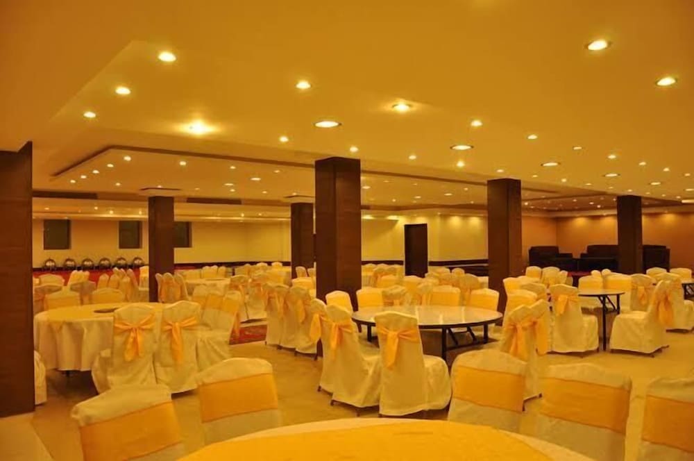 Grand Regency Hotel 47/50