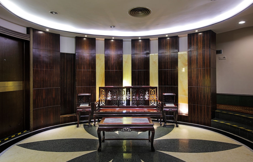 Xinhua Hotel 45/63