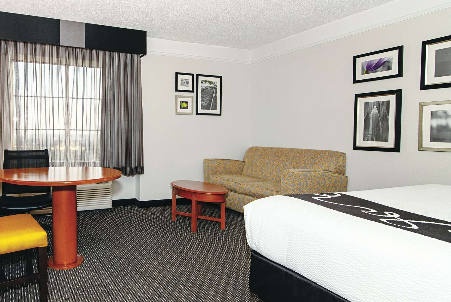 La Quinta Inn & Suites by Wyndham Ontario Airport 21/58