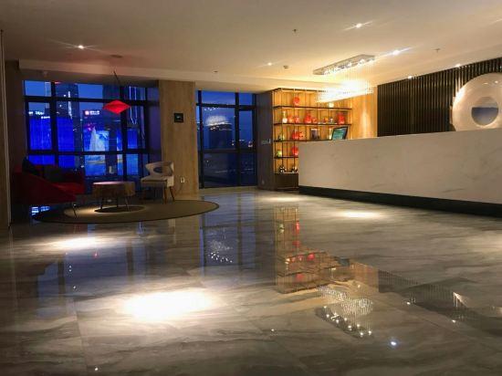 Chonpines Hotel (Chongqing Jiefangbei Hongyadong) 69/73