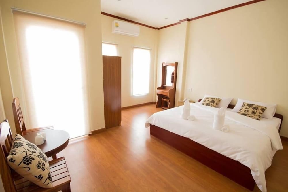 Sunbeam Hotel 16/27