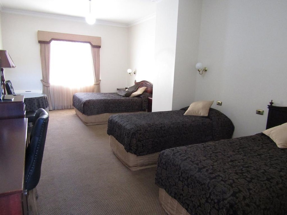 AUSTRALIAN HERITAGE MOTOR INN 11/33