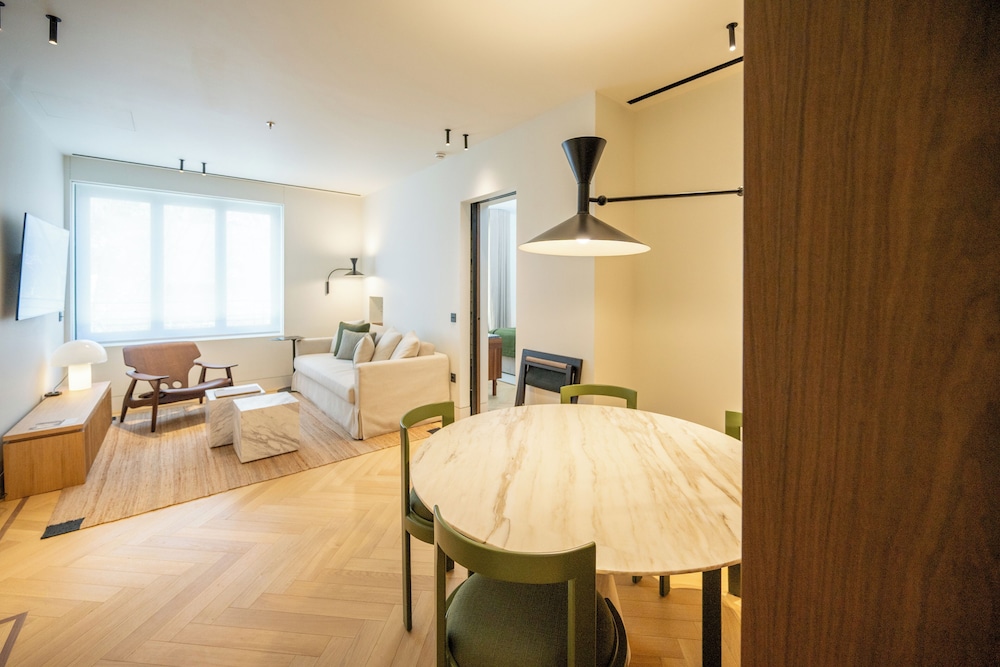 جناح تنفيذي بسرير كينج وسريرين منفصلين، Athens Capital Suites-MGallery Collection 5/11