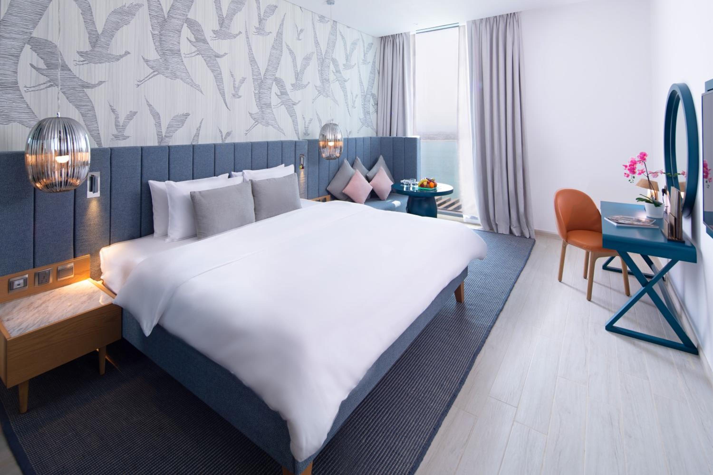 Premium, King Bed, Palm Beach View, Balcony
