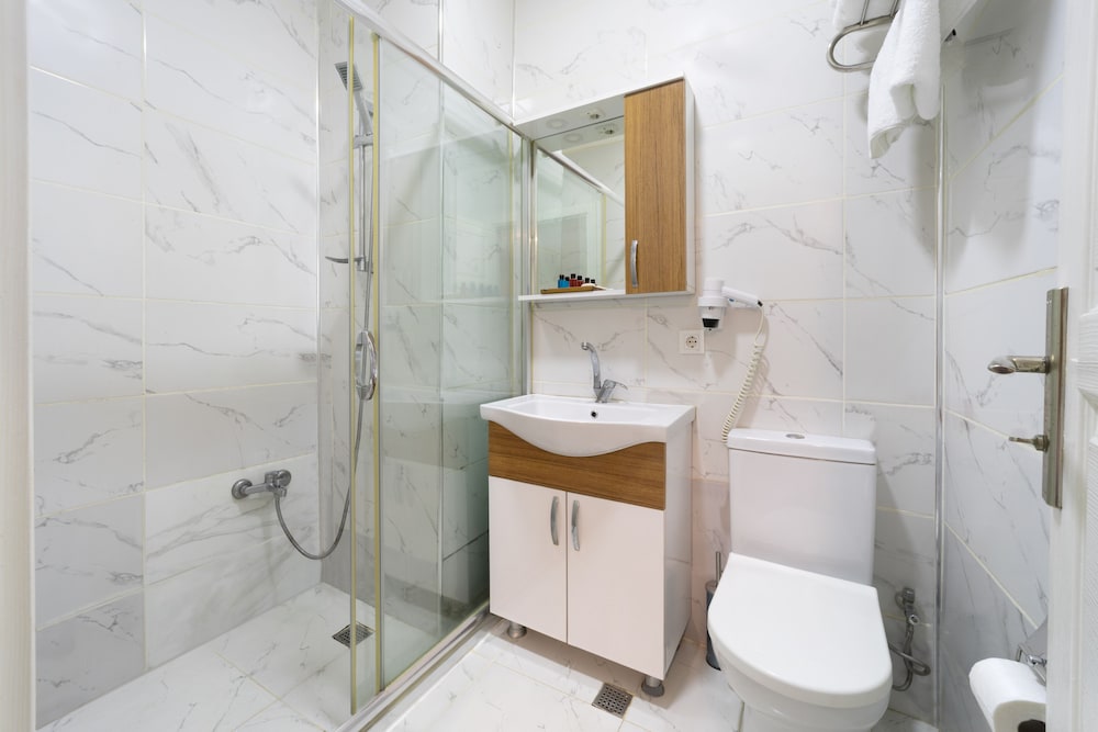 Istanbul Hotel & Suites 17/19