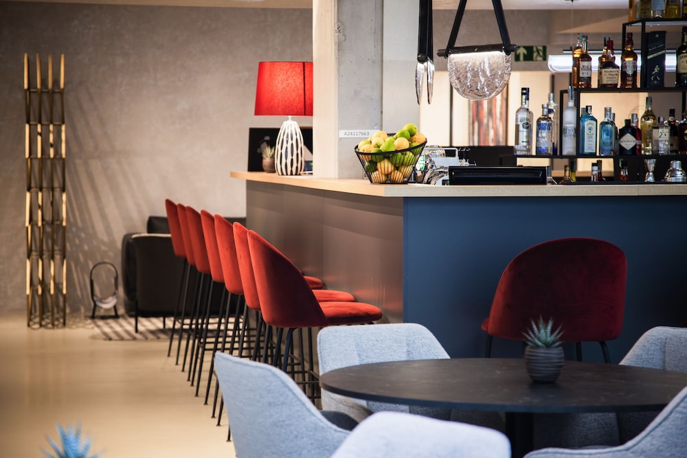 The Amberlyn Suite Hotel 42/50