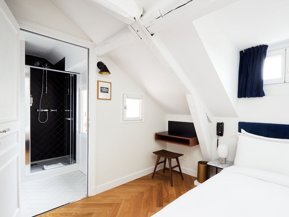 Mansard, Double Bed