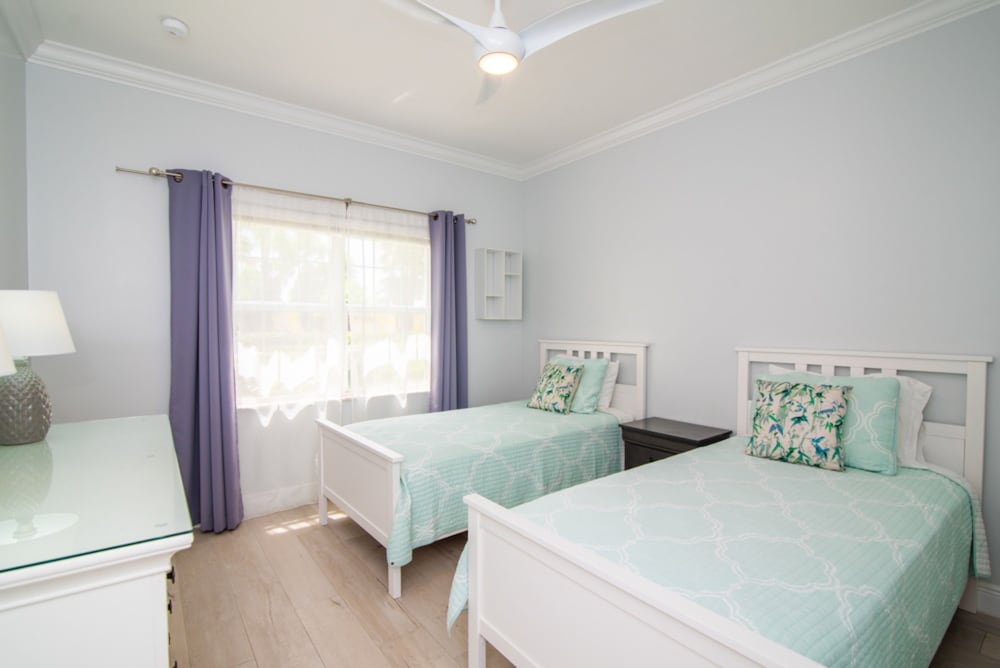 Grandview Condominiums 17/79