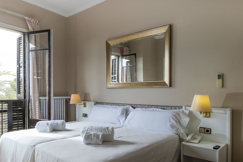 Hotel El Castell 16/48