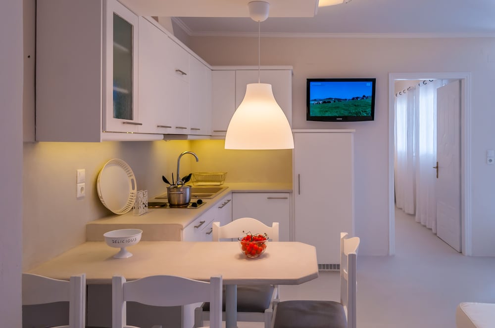 Milos Bay Suites 32/50