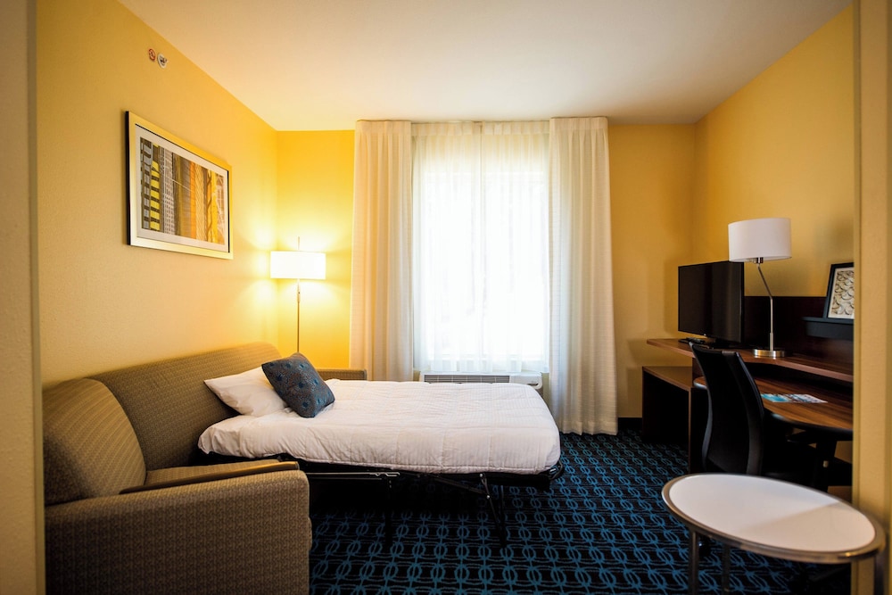 غرفة بسرير كينج مع أريكة لذوي الإعاقة، Fairfield Inn Suites Cambridge 3/4