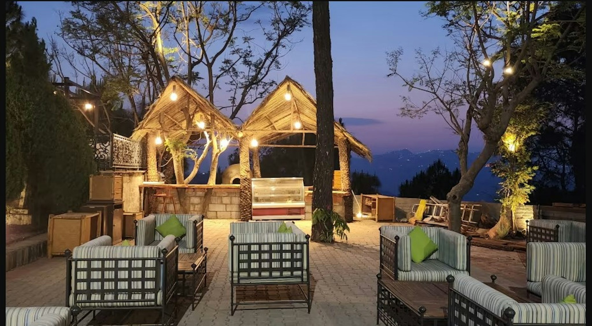 SURYA VILAS LUXURY SPA & RESORT 1/25