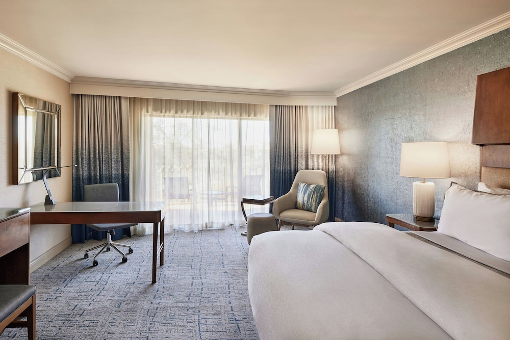Deluxe, King Bed, Golf Course View