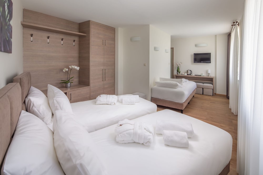 STANDARD, TRIPLE, 3 BEDS