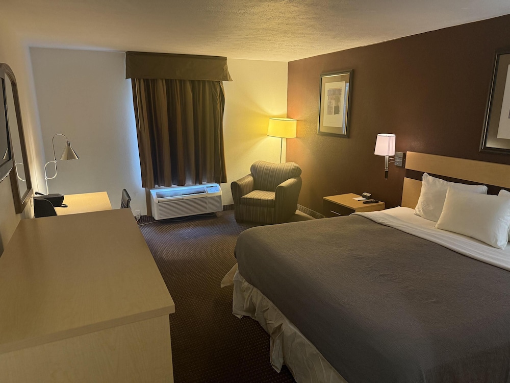 SureStay by Best Western Obetz Rickenbacker Airport 15/45