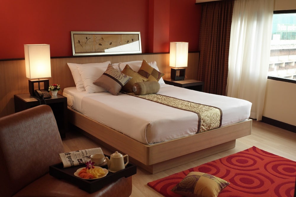 Rose Hotel 15/50