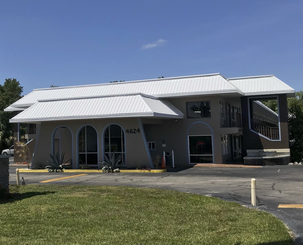 Red Roof Inn Kissimmee, FL 1/37