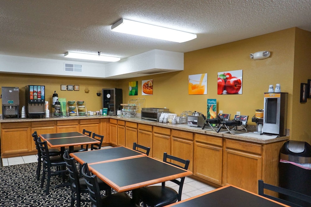 Quality Inn Suites Watertown 20/23