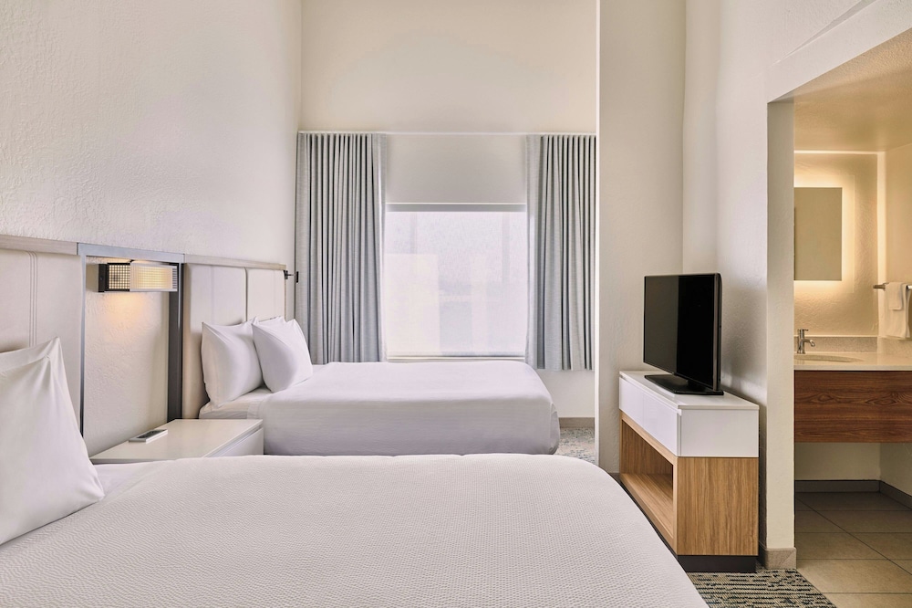 Suite, 2 Queen Beds, Sofa