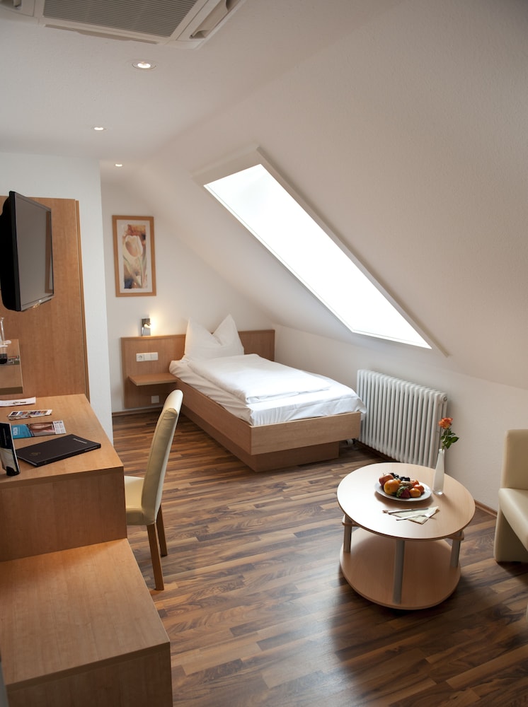 Hotel & Restaurant Goldener Pflug 58/77