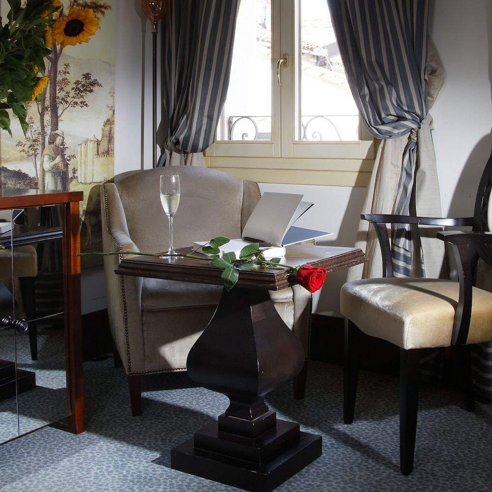 Hotel Dei Dragomanni 32/50
