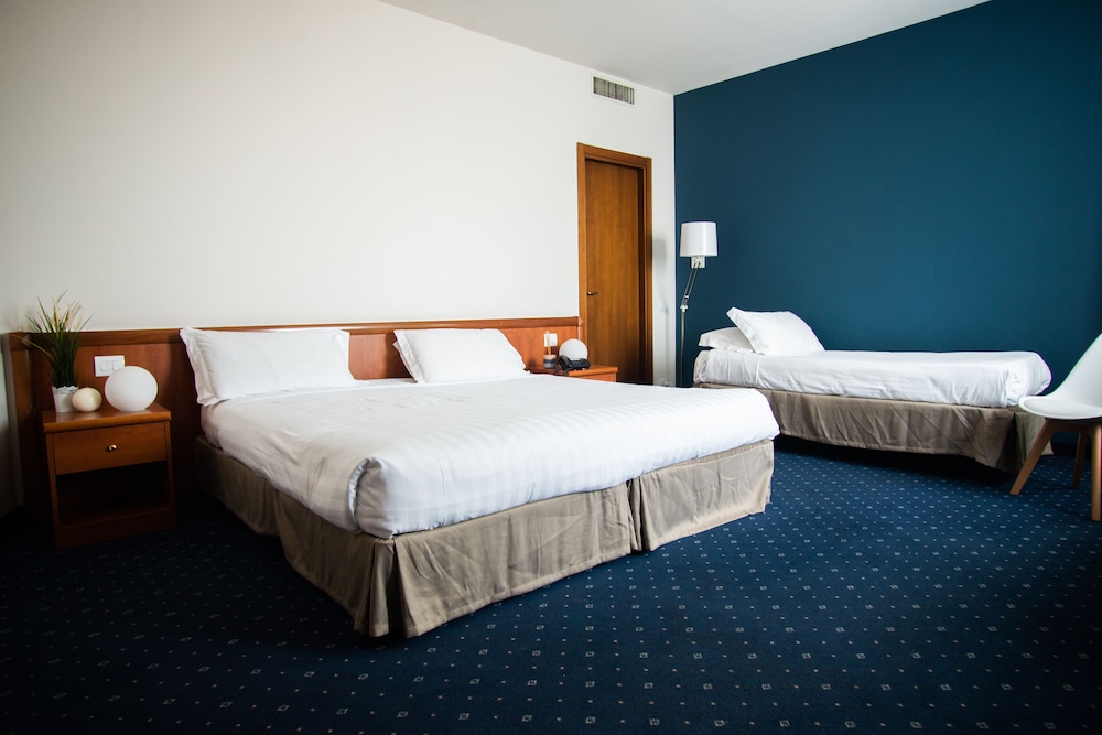 HOTEL GLIS 8/64