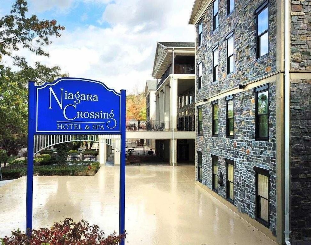 Niagara Crossing Hotel and Spa 38/39