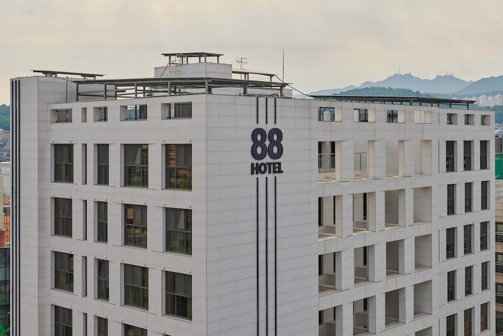 88 Hotel 2/17