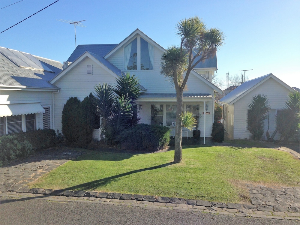 Ruby's Queenscliff 20/28