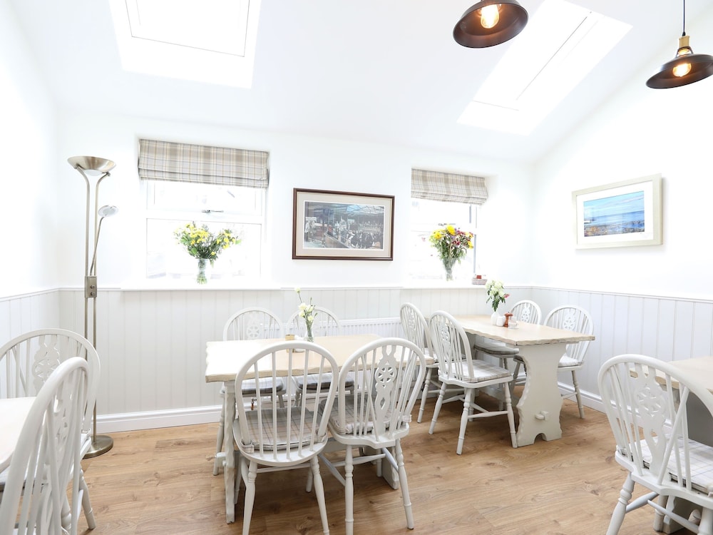 The Willow Restaurant & Cottages 33/50