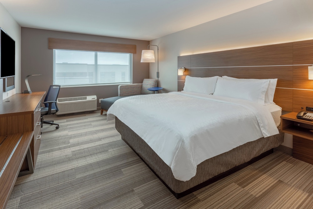 Standard, King Bed, Extra Floor Space