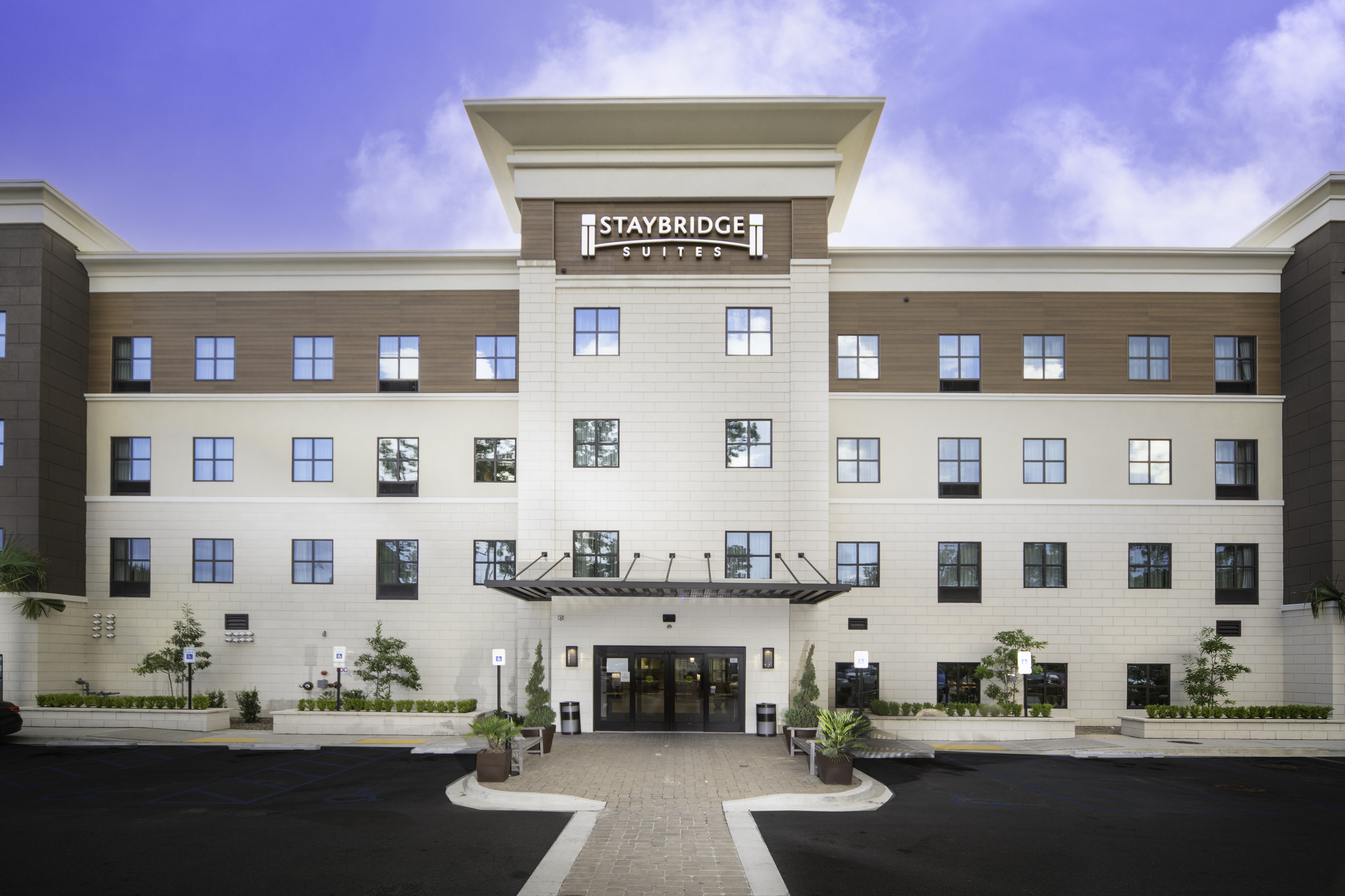 Staybridge Suites Summerville 1/48